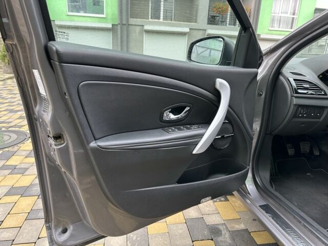 Серый Рено Меган, объемом двигателя 1.5 л и пробегом 290 тыс. км за 7900 $, фото 17 на Automoto.ua