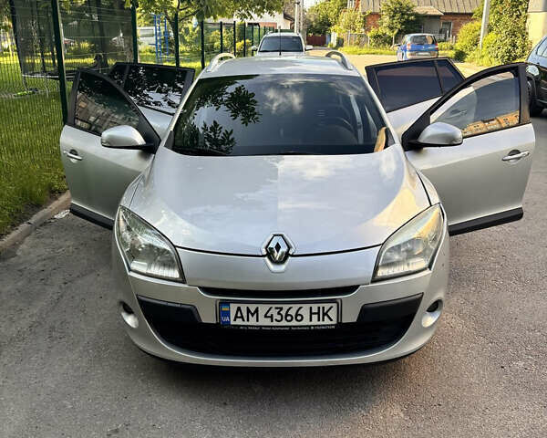 Серый Рено Меган, объемом двигателя 1.46 л и пробегом 280 тыс. км за 7950 $, фото 2 на Automoto.ua
