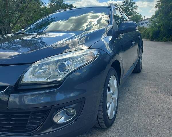 Сірий Рено Меган, об'ємом двигуна 1.46 л та пробігом 230 тис. км за 8300 $, фото 3 на Automoto.ua