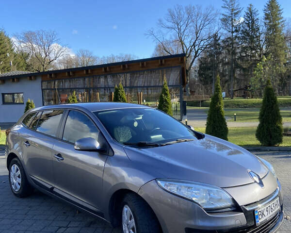 Серый Рено Меган, объемом двигателя 1.46 л и пробегом 333 тыс. км за 6400 $, фото 2 на Automoto.ua
