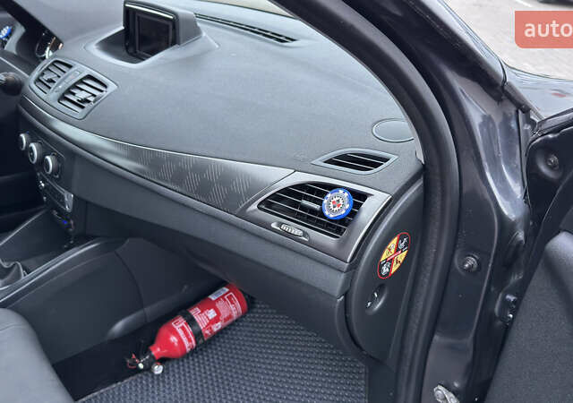 Серый Рено Меган, объемом двигателя 1.46 л и пробегом 183 тыс. км за 8450 $, фото 98 на Automoto.ua