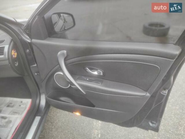 Сірий Рено Меган, об'ємом двигуна 1.46 л та пробігом 214 тис. км за 8800 $, фото 21 на Automoto.ua