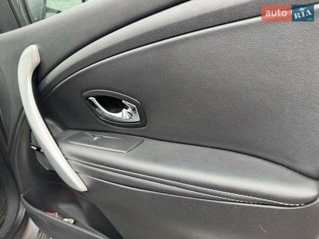 Серый Рено Меган, объемом двигателя 0 л и пробегом 148 тыс. км за 3781 $, фото 11 на Automoto.ua
