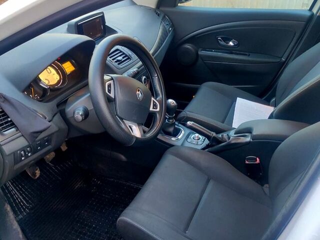 Сірий Рено Меган, об'ємом двигуна 1.5 л та пробігом 28900 тис. км за 7500 $, фото 2 на Automoto.ua