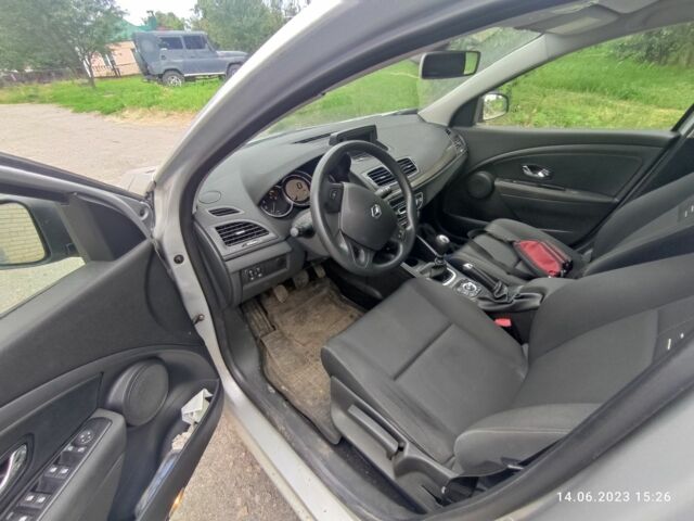 Рено Меган 2012 в Ужгороде на Automoto.ua Серый Рено Меган, объемом двигателя 1.5 л и пробегом 280 тыс. км за 7400 $, фото 4 на Automoto.ua
