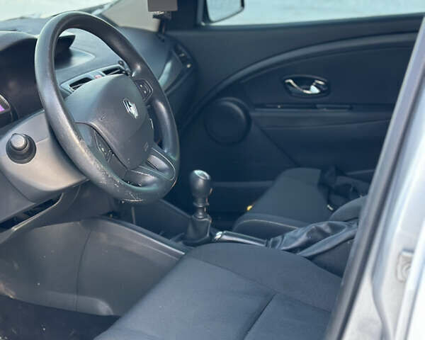 Сірий Рено Меган, об'ємом двигуна 1.5 л та пробігом 289 тис. км за 6900 $, фото 4 на Automoto.ua