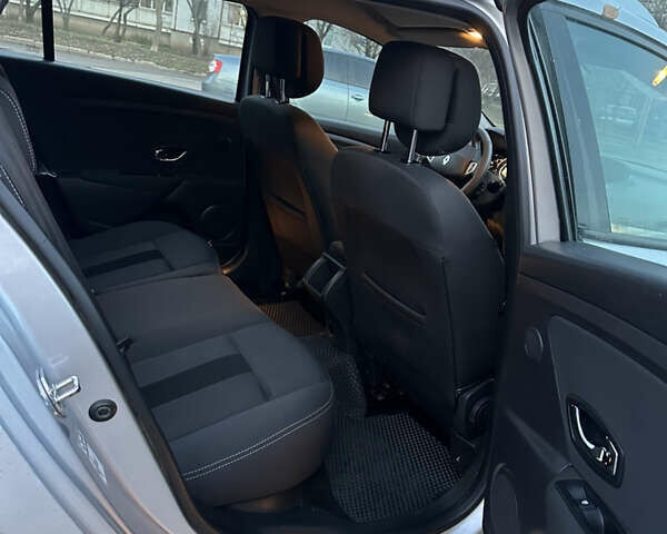 Серый Рено Меган, объемом двигателя 1.46 л и пробегом 230 тыс. км за 6800 $, фото 4 на Automoto.ua