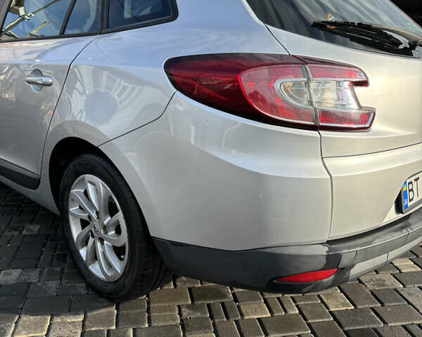 Серый Рено Меган, объемом двигателя 1.5 л и пробегом 301 тыс. км за 7200 $, фото 3 на Automoto.ua