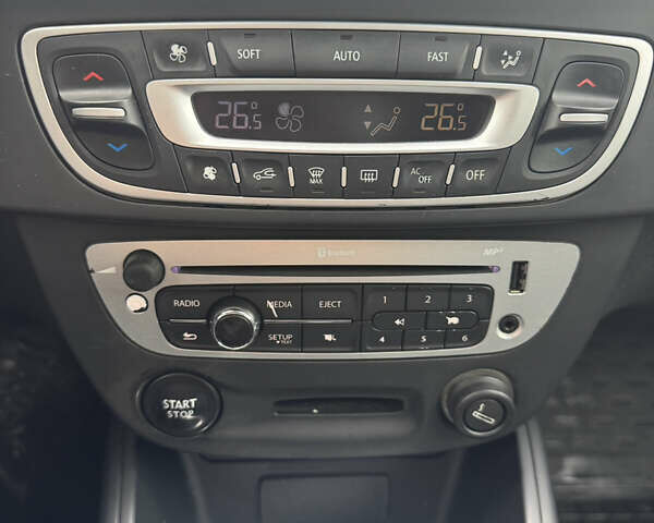 Серый Рено Меган, объемом двигателя 1.5 л и пробегом 235 тыс. км за 6800 $, фото 8 на Automoto.ua