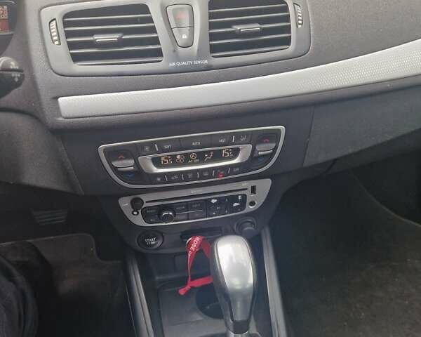 Сірий Рено Меган, об'ємом двигуна 1.5 л та пробігом 234 тис. км за 7700 $, фото 27 на Automoto.ua