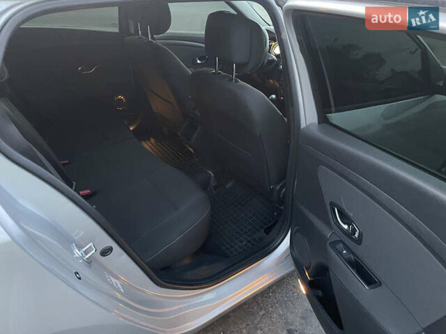 Серый Рено Меган, объемом двигателя 1.5 л и пробегом 222 тыс. км за 9000 $, фото 11 на Automoto.ua