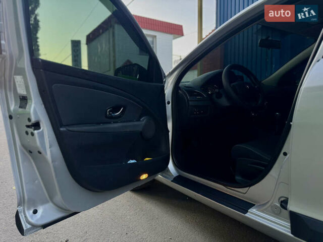 Серый Рено Меган, объемом двигателя 1.46 л и пробегом 165 тыс. км за 8000 $, фото 10 на Automoto.ua