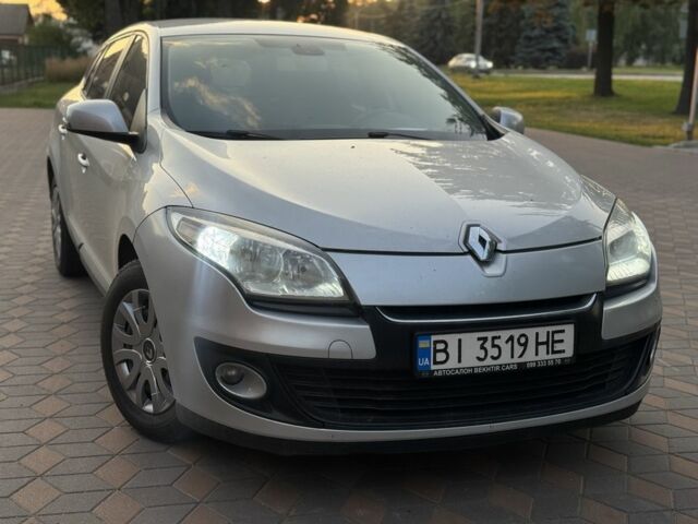 Серый Рено Меган, объемом двигателя 1.5 л и пробегом 225 тыс. км за 6999 $, фото 9 на Automoto.ua