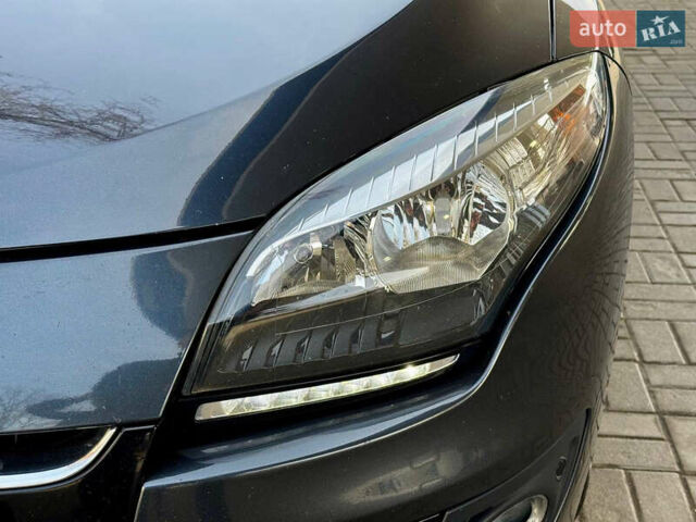 Сірий Рено Меган, об'ємом двигуна 1.5 л та пробігом 240 тис. км за 7950 $, фото 3 на Automoto.ua
