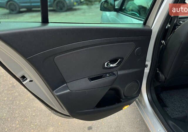 Серый Рено Меган, объемом двигателя 1.5 л и пробегом 215 тыс. км за 7600 $, фото 29 на Automoto.ua