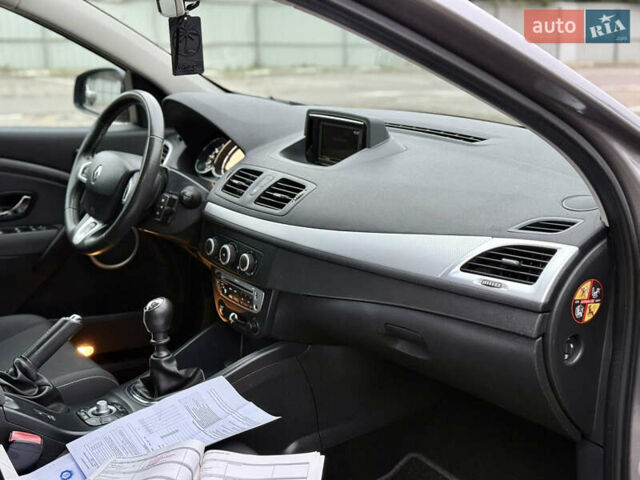 Серый Рено Меган, объемом двигателя 1.6 л и пробегом 176 тыс. км за 9200 $, фото 30 на Automoto.ua