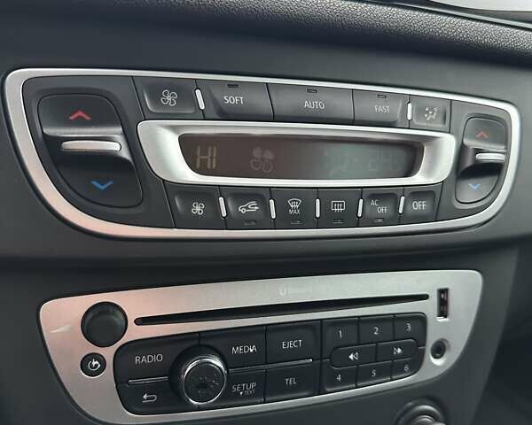 Серый Рено Меган, объемом двигателя 1.46 л и пробегом 289 тыс. км за 7999 $, фото 37 на Automoto.ua