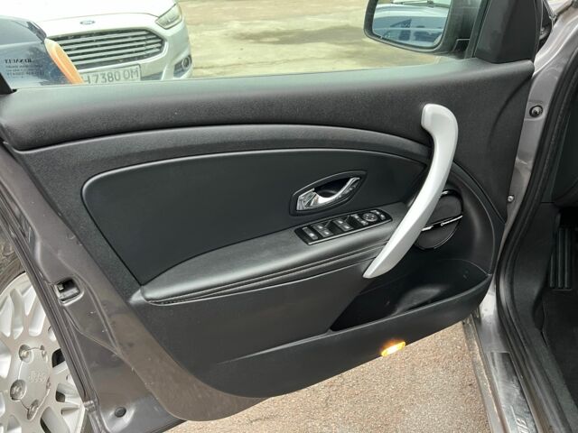 Рено Меган 2012 в Житомире на Automoto.ua Серый Рено Меган, объемом двигателя 1.5 л и пробегом 224 тыс. км за 8300 $, фото 9 на Automoto.ua