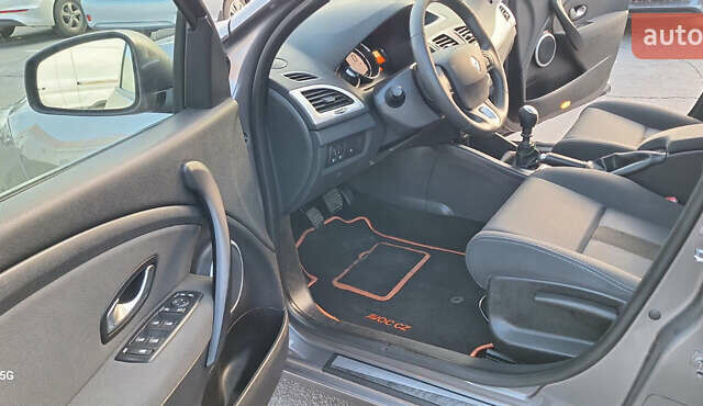 Серый Рено Меган, объемом двигателя 1.6 л и пробегом 210 тыс. км за 7550 $, фото 29 на Automoto.ua