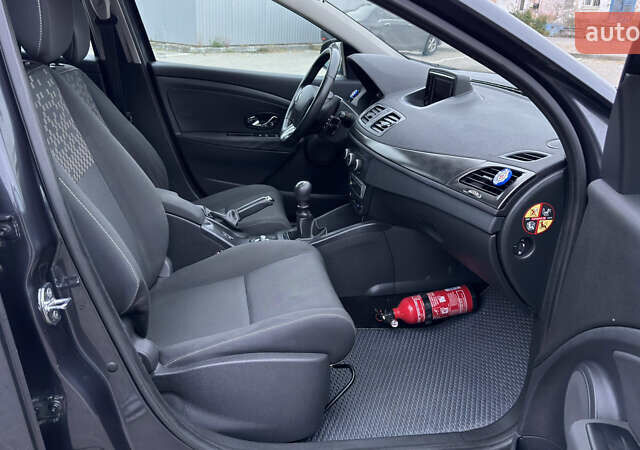 Серый Рено Меган, объемом двигателя 1.46 л и пробегом 183 тыс. км за 8450 $, фото 97 на Automoto.ua