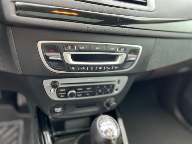 Сірий Рено Меган, об'ємом двигуна 1.5 л та пробігом 217 тис. км за 8300 $, фото 17 на Automoto.ua