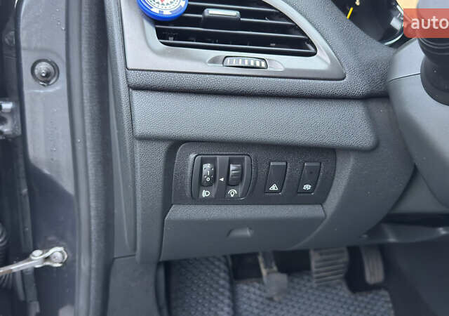 Серый Рено Меган, объемом двигателя 1.46 л и пробегом 183 тыс. км за 8100 $, фото 65 на Automoto.ua