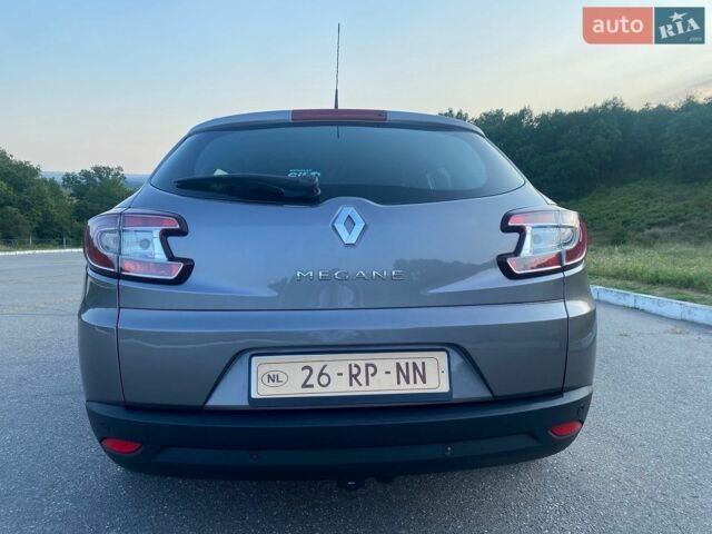 Серый Рено Меган, объемом двигателя 2 л и пробегом 205 тыс. км за 8250 $, фото 12 на Automoto.ua