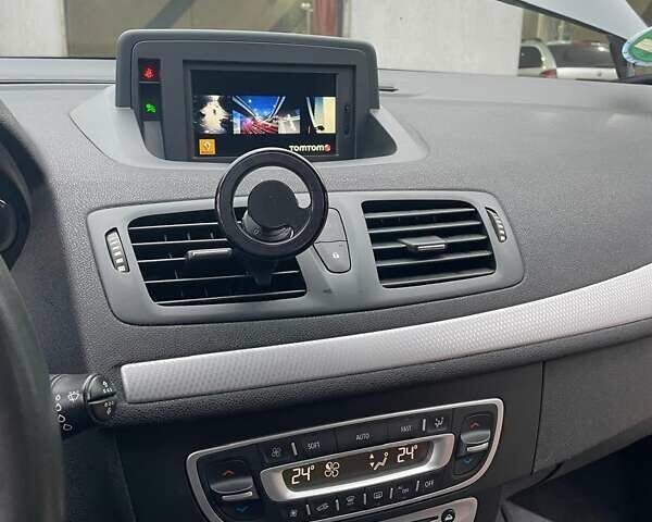 Серый Рено Меган, объемом двигателя 1.9 л и пробегом 200 тыс. км за 7650 $, фото 13 на Automoto.ua