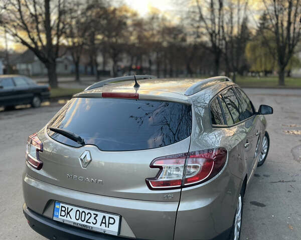 Серый Рено Меган, объемом двигателя 1.46 л и пробегом 236 тыс. км за 8600 $, фото 5 на Automoto.ua