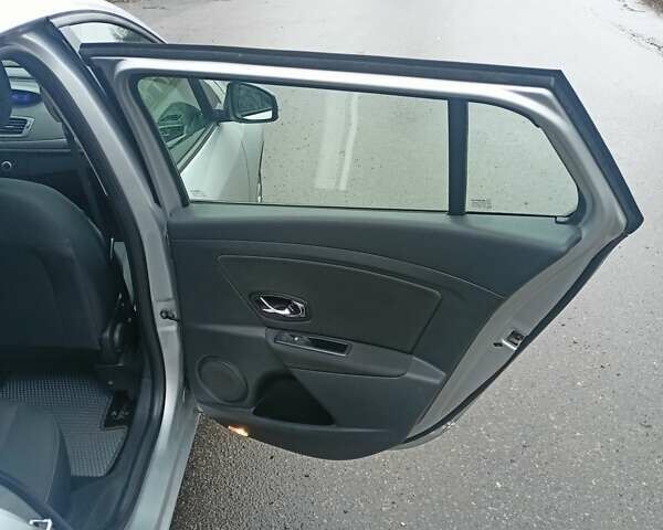 Серый Рено Меган, объемом двигателя 1.46 л и пробегом 247 тыс. км за 8200 $, фото 5 на Automoto.ua