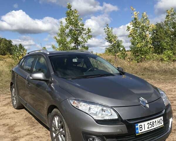 Рено Меган 2012 у Лубнах на Automoto.ua Сірий Рено Меган, об'ємом двигуна 1.5 л та пробігом 289 тис. км за 7800 $, фото 5 на Automoto.ua