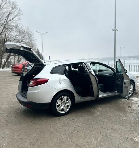 Сірий Рено Меган, об'ємом двигуна 1.46 л та пробігом 389 тис. км за 6399 $, фото 12 на Automoto.ua