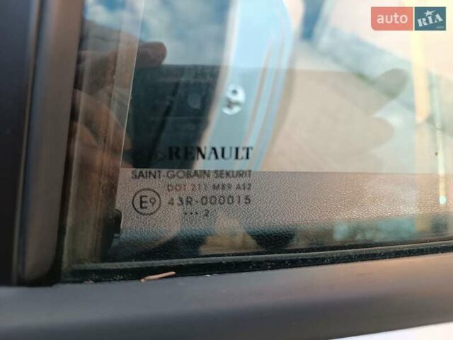 Серый Рено Меган, объемом двигателя 1.6 л и пробегом 200 тыс. км за 7699 $, фото 44 на Automoto.ua