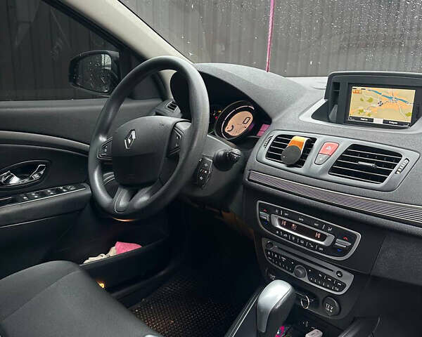 Сірий Рено Меган, об'ємом двигуна 1.5 л та пробігом 240 тис. км за 7300 $, фото 7 на Automoto.ua