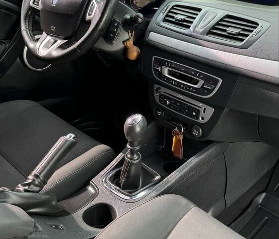 Серый Рено Меган, объемом двигателя 1.5 л и пробегом 238 тыс. км за 7600 $, фото 19 на Automoto.ua