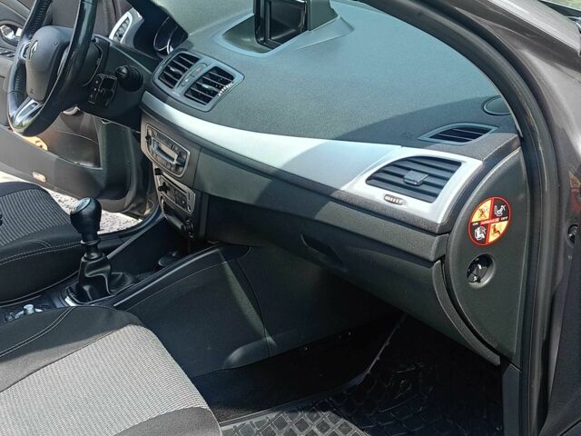 Сірий Рено Меган, об'ємом двигуна 1.5 л та пробігом 240 тис. км за 6500 $, фото 10 на Automoto.ua