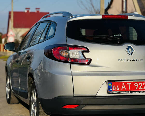 Сірий Рено Меган, об'ємом двигуна 1.6 л та пробігом 280 тис. км за 7150 $, фото 15 на Automoto.ua
