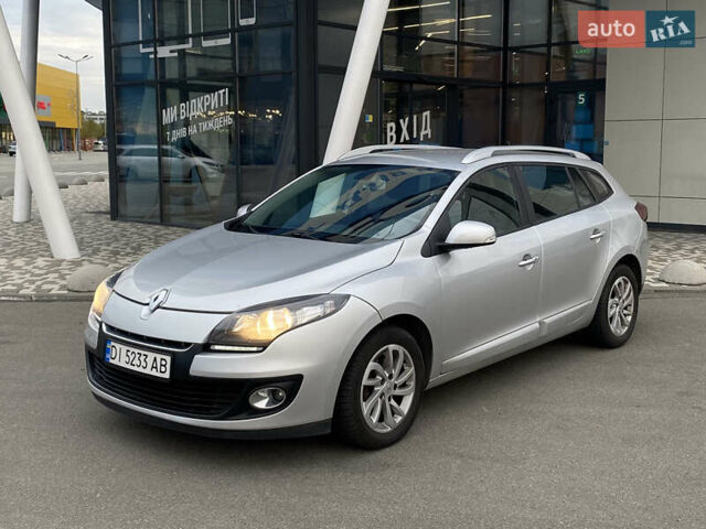 Рено Меган 2012 в Киеве на Automoto.ua Серый Рено Меган, объемом двигателя 1.5 л и пробегом 321 тыс. км за 7550 $, фото 5 на Automoto.ua