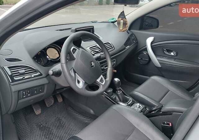 Сірий Рено Меган, об'ємом двигуна 1.46 л та пробігом 300 тис. км за 7800 $, фото 7 на Automoto.ua
