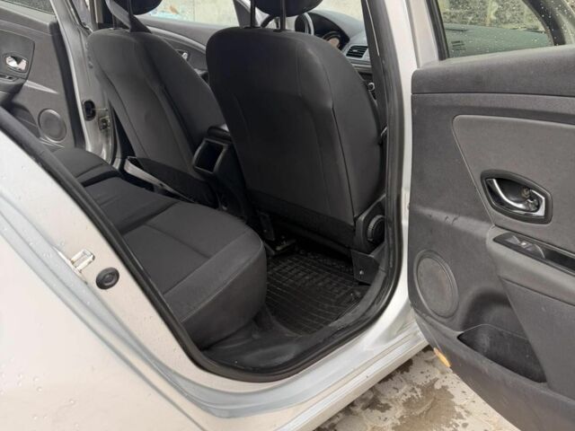 Сірий Рено Меган, об'ємом двигуна 1.5 л та пробігом 298 тис. км за 6300 $, фото 1 на Automoto.ua