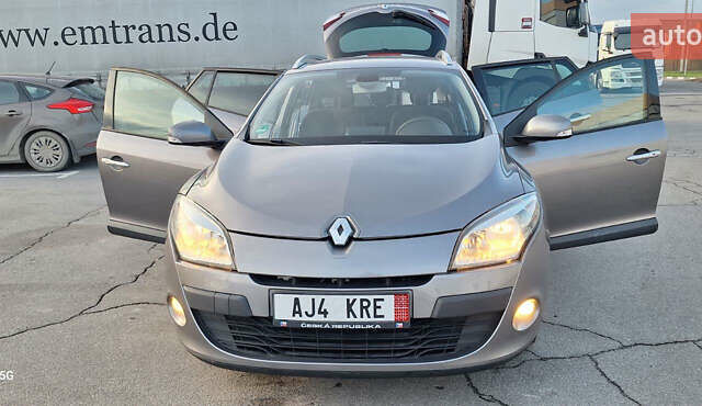 Серый Рено Меган, объемом двигателя 1.6 л и пробегом 210 тыс. км за 7550 $, фото 1 на Automoto.ua