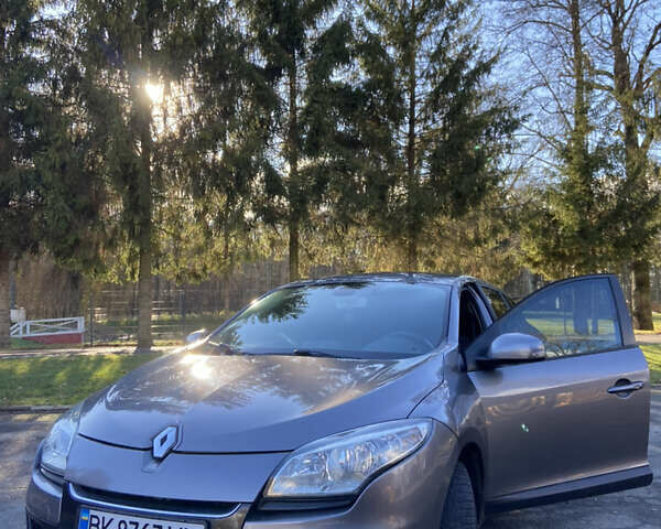 Сірий Рено Меган, об'ємом двигуна 1.46 л та пробігом 333 тис. км за 6400 $, фото 9 на Automoto.ua