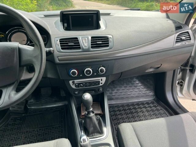 Сірий Рено Меган, об'ємом двигуна 1.5 л та пробігом 266 тис. км за 7600 $, фото 9 на Automoto.ua