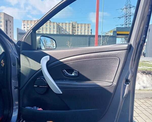 Серый Рено Меган, объемом двигателя 1.46 л и пробегом 240 тыс. км за 8400 $, фото 5 на Automoto.ua