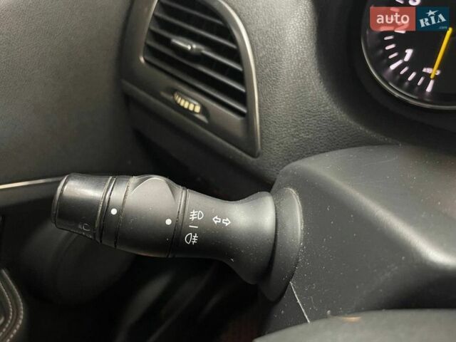 Сірий Рено Меган, об'ємом двигуна 1.46 л та пробігом 303 тис. км за 7490 $, фото 25 на Automoto.ua