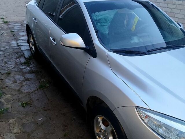 Серый Рено Меган, объемом двигателя 1.5 л и пробегом 31500 тыс. км за 6999 $, фото 2 на Automoto.ua