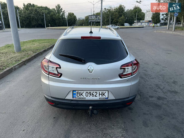 Серый Рено Меган, объемом двигателя 1.5 л и пробегом 222 тыс. км за 9000 $, фото 5 на Automoto.ua