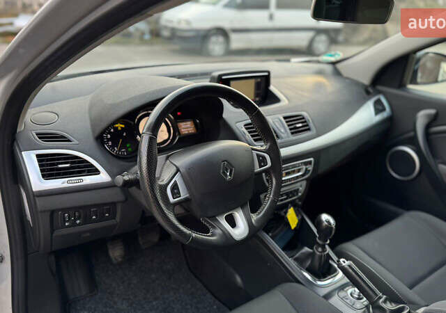 Серый Рено Меган, объемом двигателя 1.5 л и пробегом 215 тыс. км за 7600 $, фото 25 на Automoto.ua