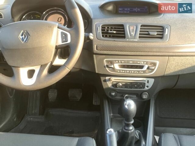 Сірий Рено Меган, об'ємом двигуна 1.5 л та пробігом 263 тис. км за 8000 $, фото 24 на Automoto.ua