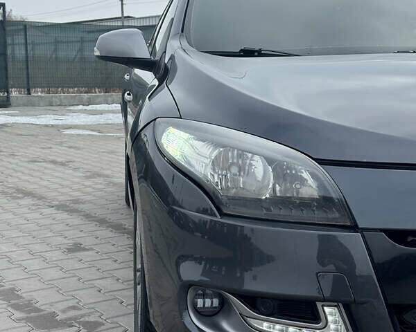 Серый Рено Меган, объемом двигателя 1.5 л и пробегом 235 тыс. км за 6800 $, фото 13 на Automoto.ua